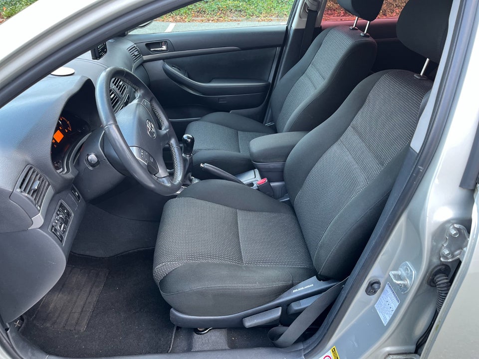 Toyota Avensis 1,8 VVT-i Sol 5d