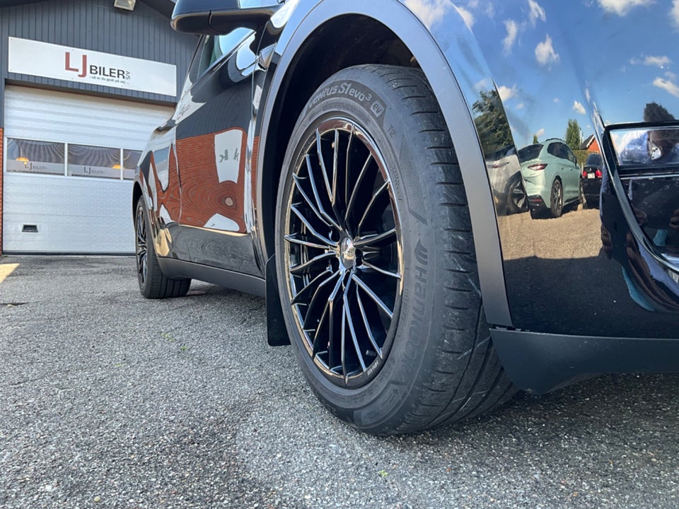 Tesla Model Y Long Range AWD 5d