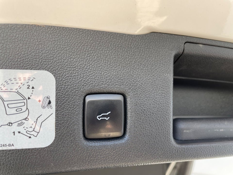 Ford Kuga 2,5 PHEV Vignale CVT 5d