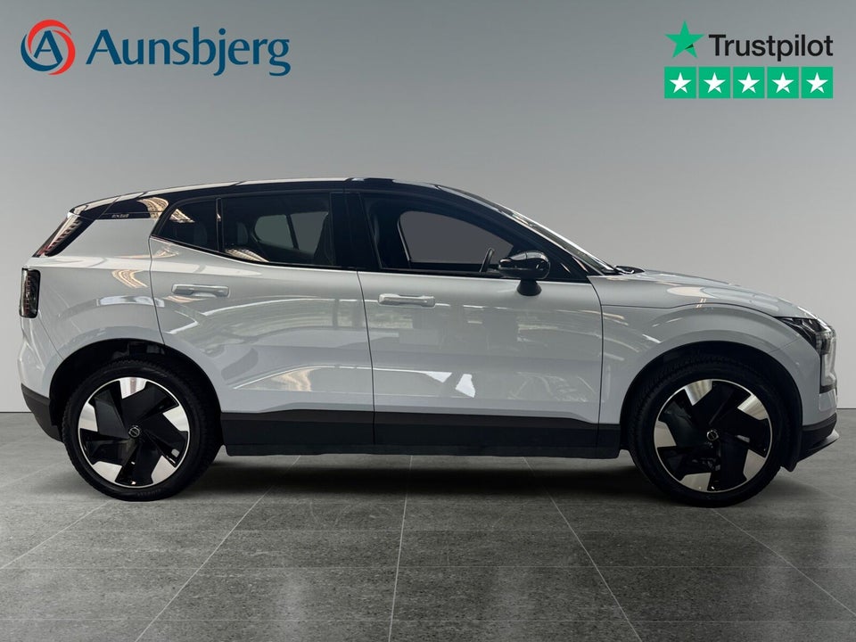 Volvo EX30 Extended Range Plus 5d