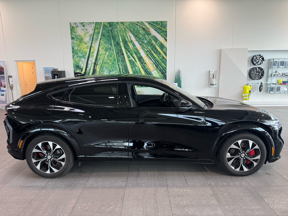 Ford Mustang Mach-E 98 Premium Extended Range AWD 5d