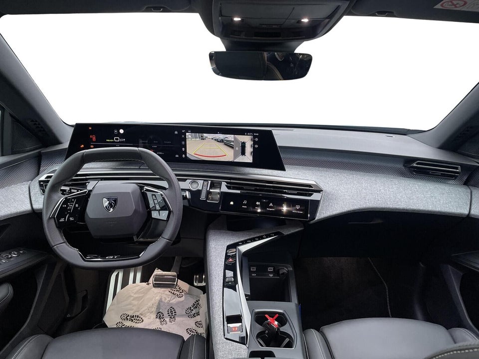 Peugeot e-3008 77 GT 5d