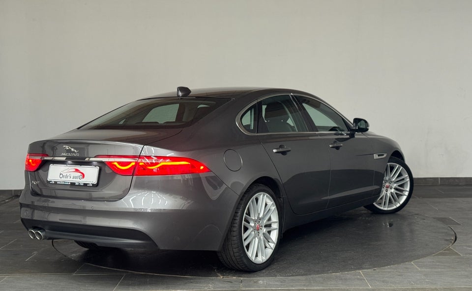 Jaguar XF 2,0 D180 Prestige aut. 4d