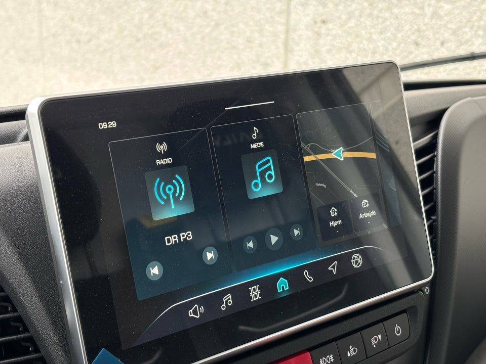 Iveco Daily 3,0 35S18 4100mm Box m/lift AG8