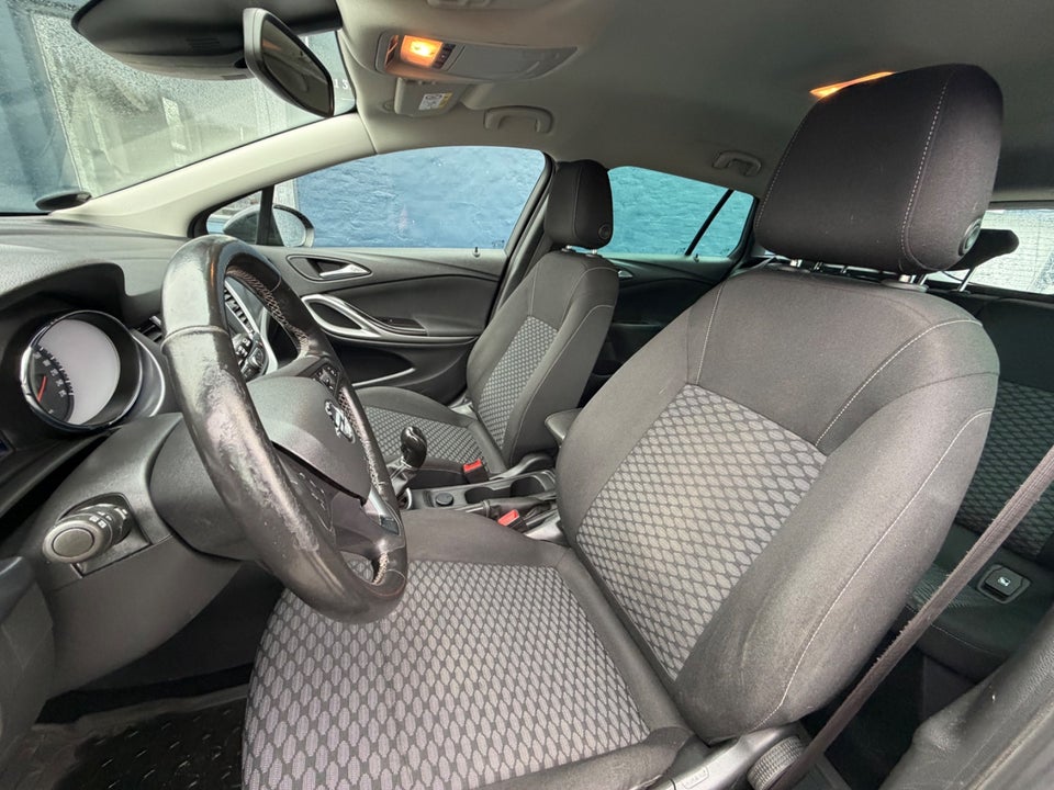 Opel Astra 1,6 CDTi 136 Excite Sports Tourer 5d