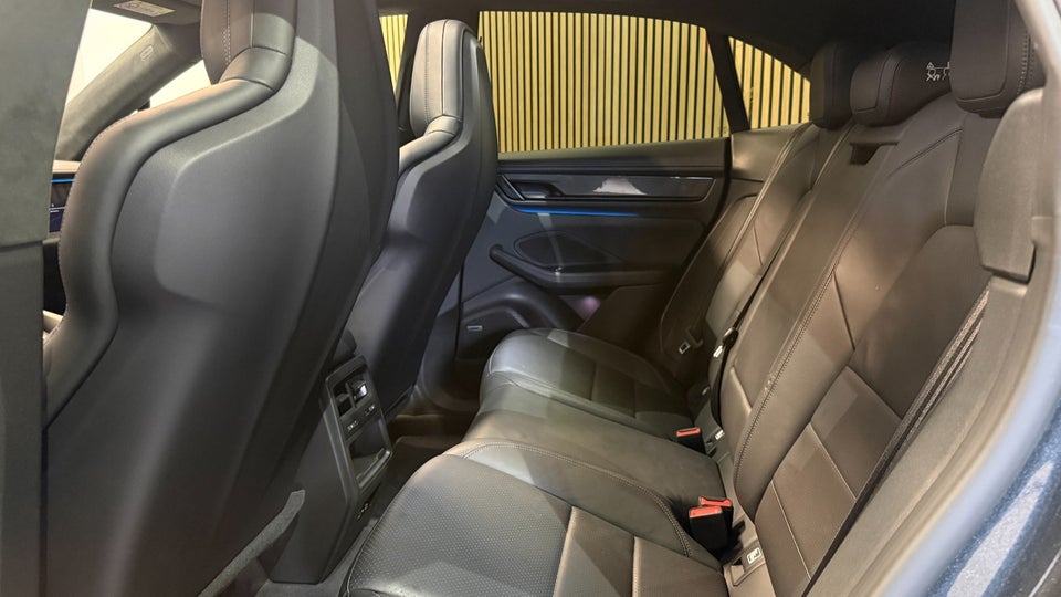 Porsche Macan Turbo 5d