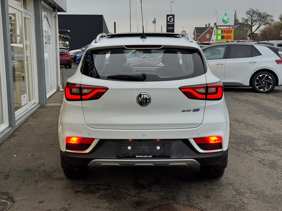 MG ZS EV Luxury 5d