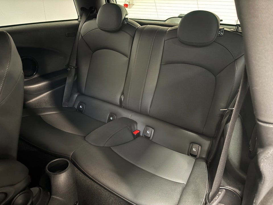 MINI Cooper SE Essential 3d