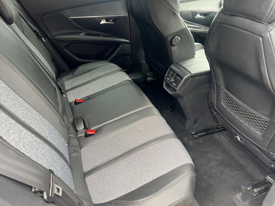 Peugeot 3008 1,6 Hybrid Allure Limited EAT8 5d