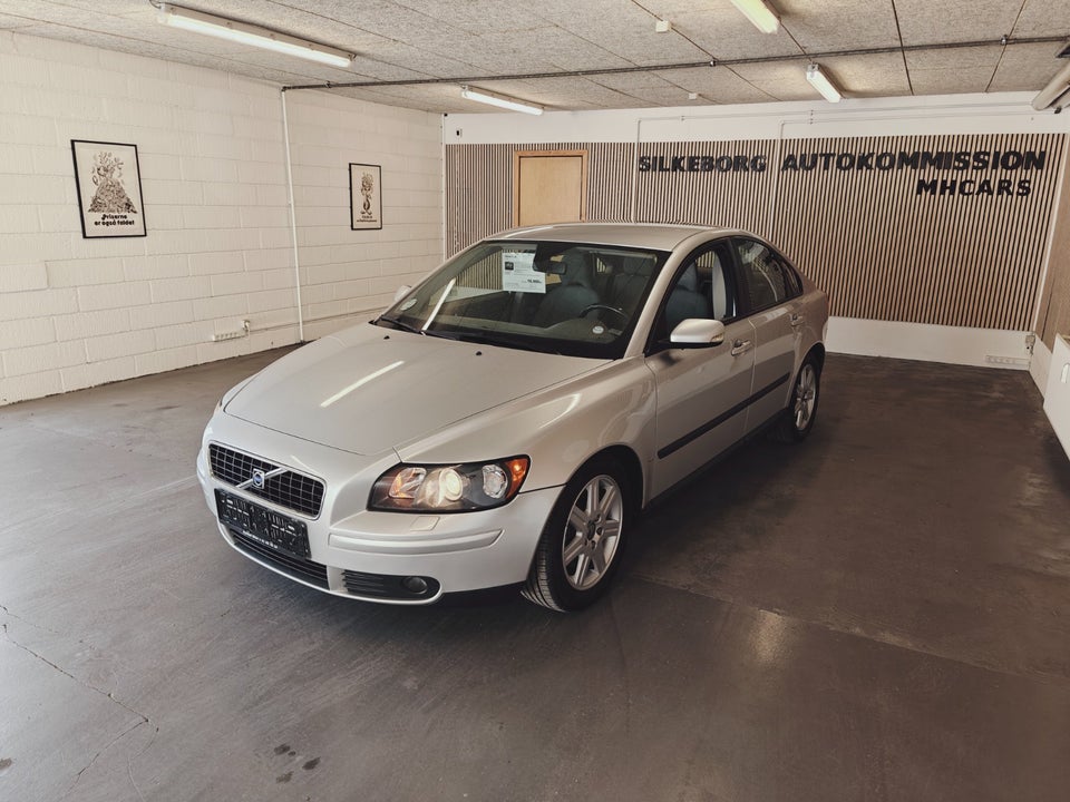 Volvo S40 2,4  4d