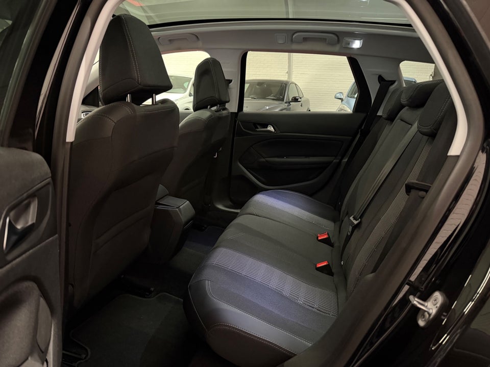 Peugeot 308 1,5 BlueHDi 130 Allure+ Sky SW 5d