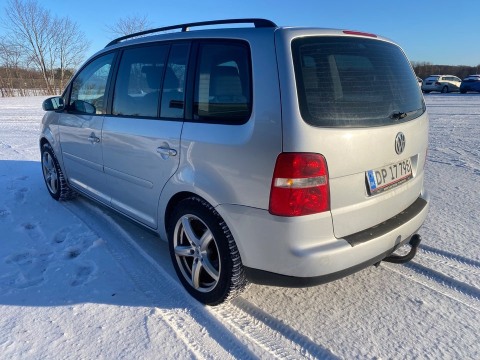 VW Touran 1,6 FSi 5d