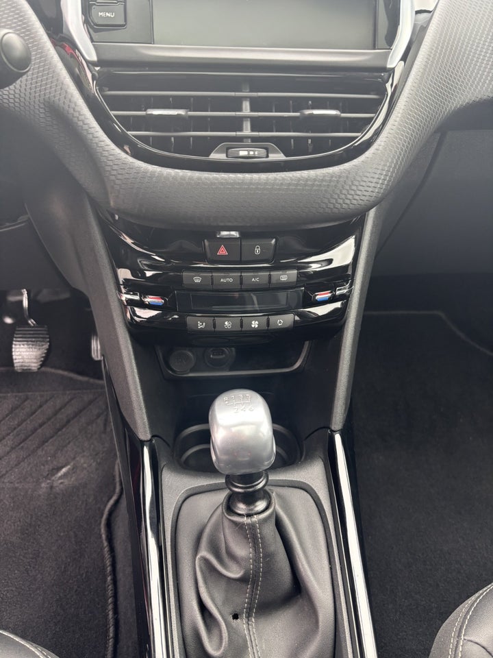 Peugeot 2008 1,5 BlueHDi 100 Allure Sky 5d