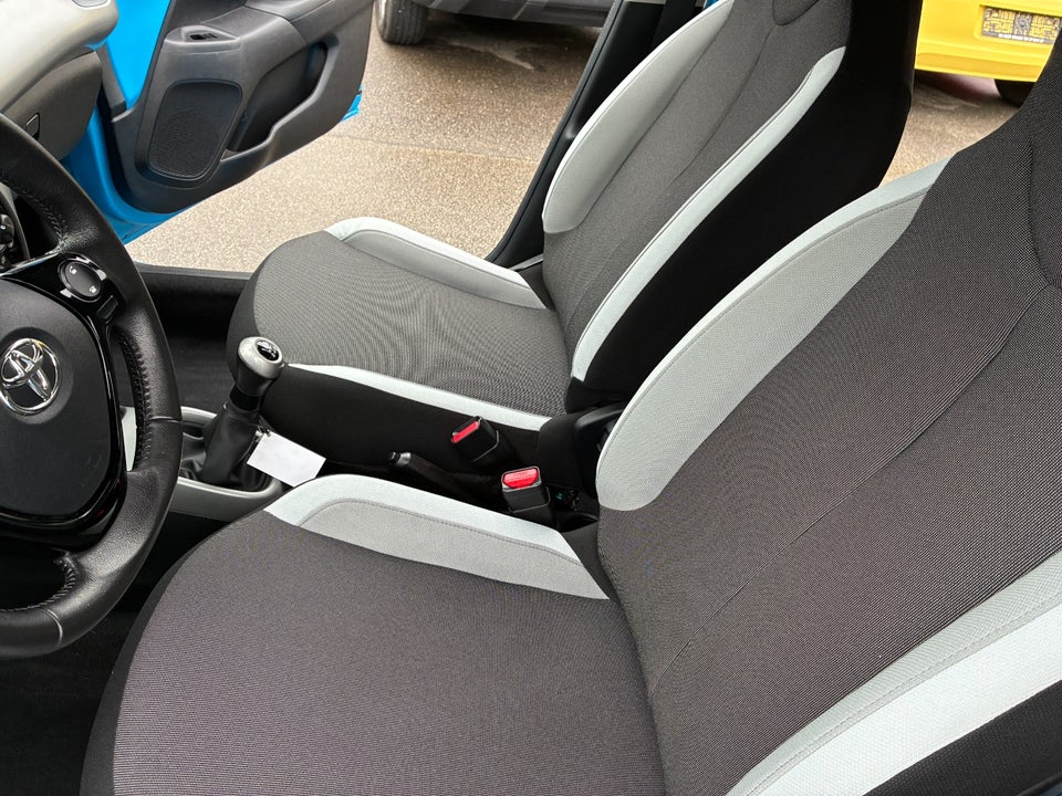 Toyota Aygo 1,0 VVT-i x-play 5d