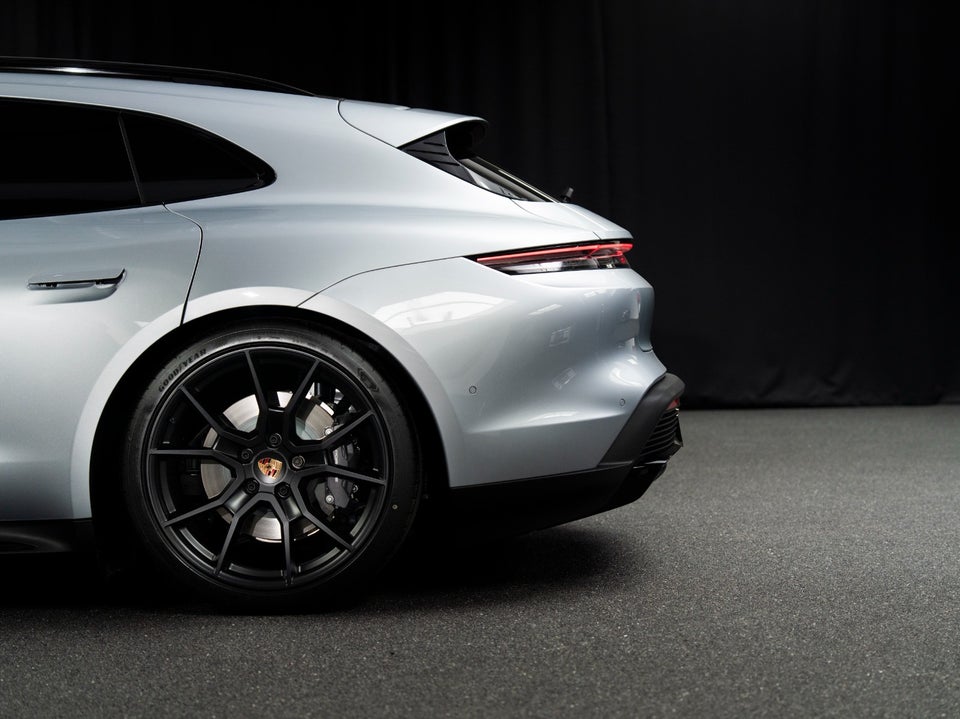 Porsche Taycan Performance+ Black Edition Sport Turismo 5d