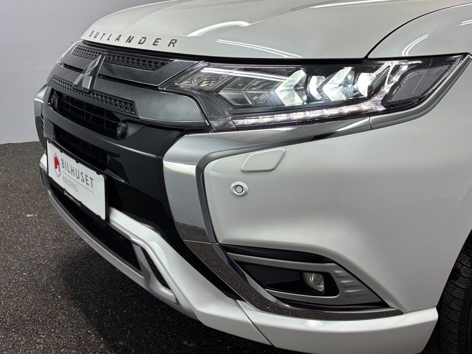 Mitsubishi Outlander 2,4 PHEV Instyle CVT 4WD 5d