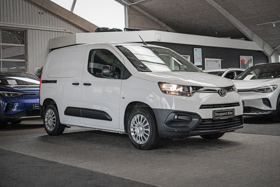 Toyota ProAce City 1,5 D 102 Medium Comfort 4d