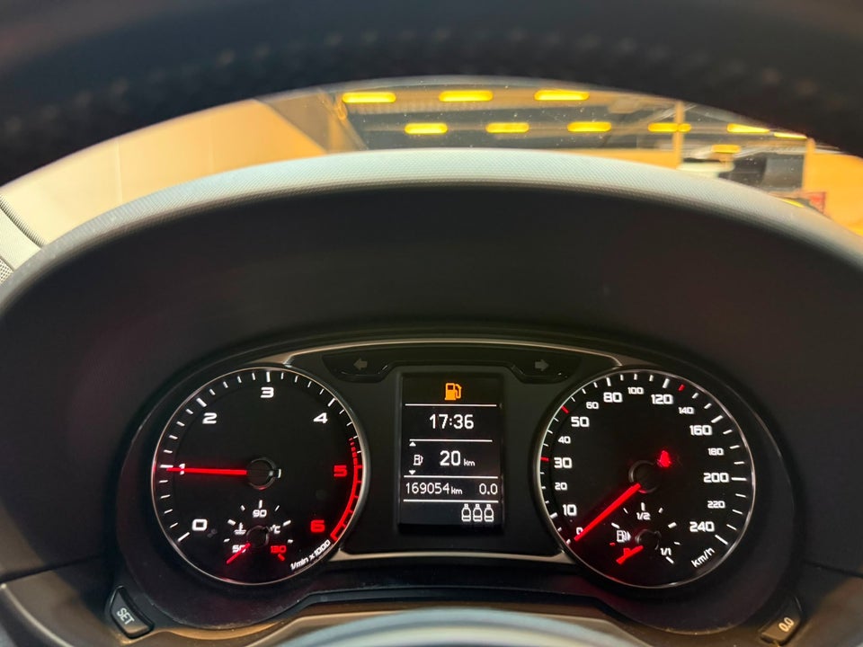 Audi A1 1,6 TDi 90 Attraction Sportback 5d