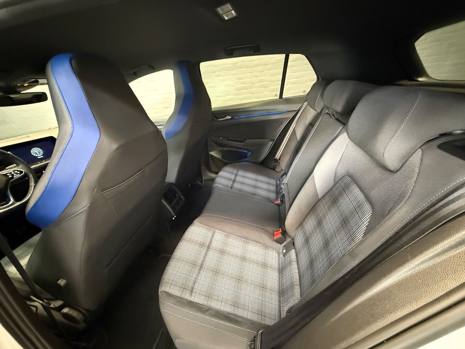 VW Golf VIII 1,4 GTE DSG 5d