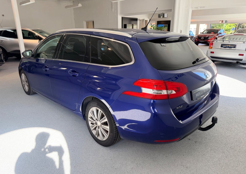 Peugeot 308 1,5 BlueHDi 130 Selection Sky 5d