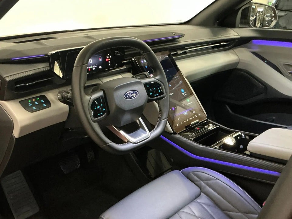 Ford Explorer 82 Premium Extended Range 5d