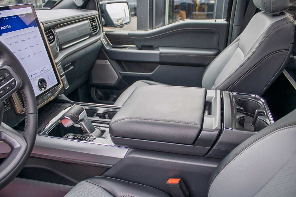 Ford F-150 131 Lightning Lariat Extended Range 4d