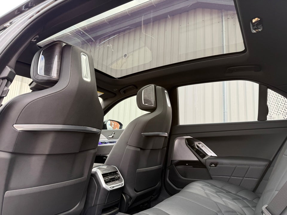 BMW i7 M70 M-Sport Pro Performance xDrive 4d
