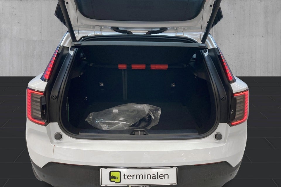 Volvo EX30 Extended Range Plus 5d