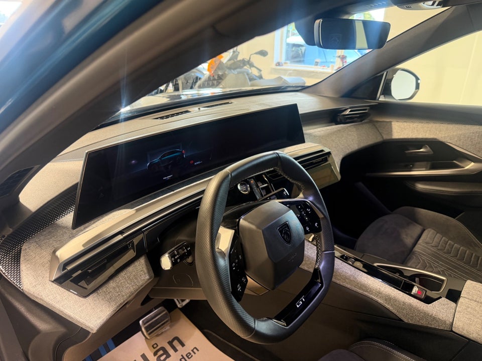 Peugeot e-3008 77 GT Pack 5d