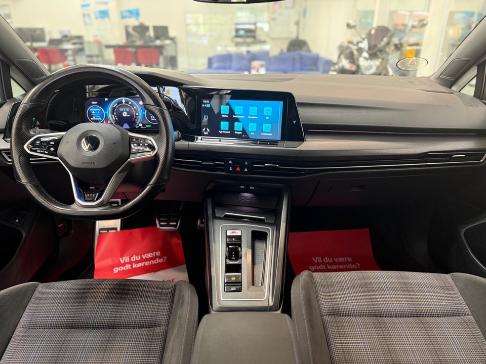 VW Golf VIII 1,4 GTE DSG 5d