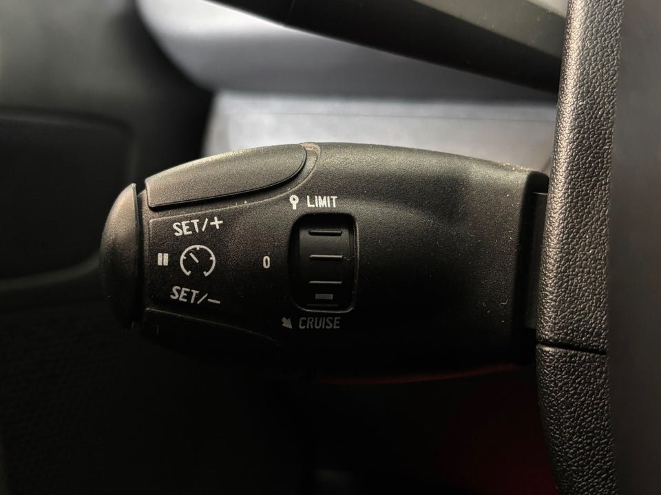 Peugeot 208 1,2 VTi 82 Allure 5d