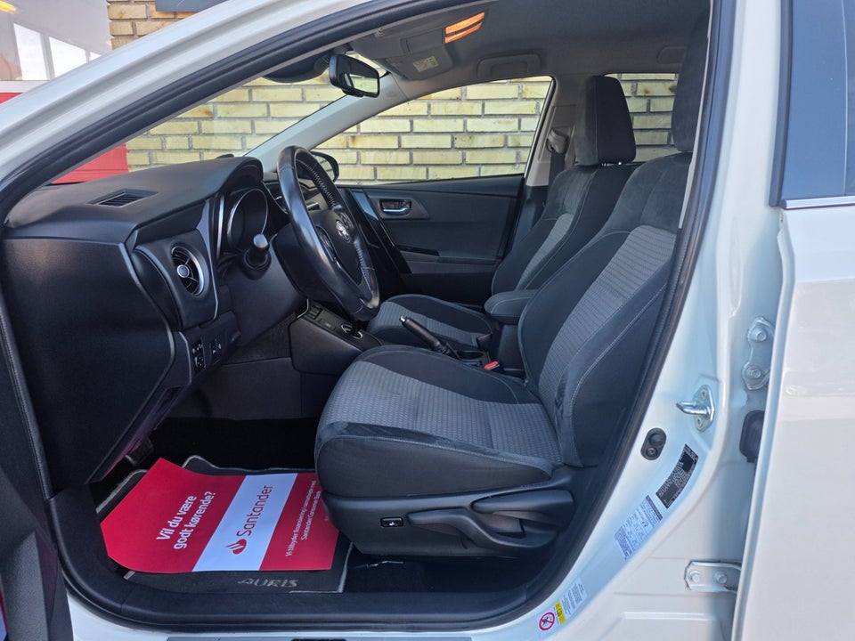 Toyota Auris 1,8 Hybrid Prestige Touring Sports CVT 5d