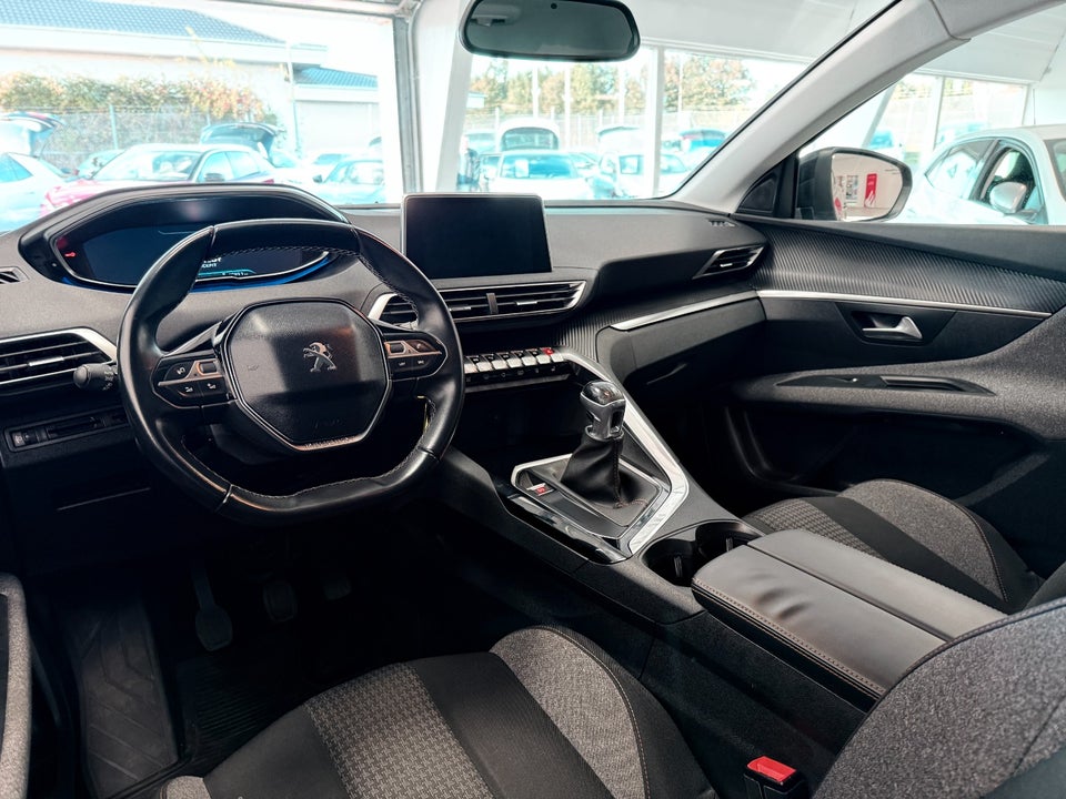 Peugeot 3008 1,2 e-THP 130 Active 5d