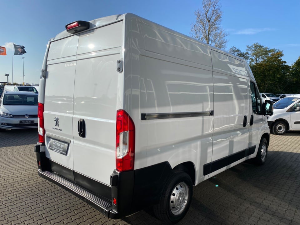 Peugeot Boxer 330 2,2 BlueHDi 140 L2H2 Premium