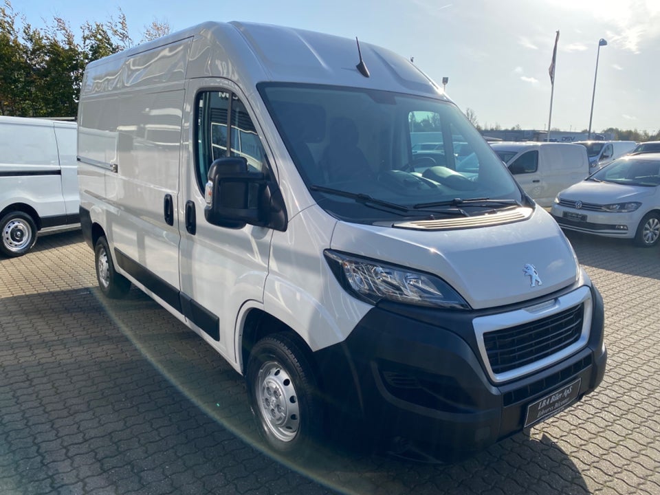 Peugeot Boxer 330 2,2 BlueHDi 140 L2H2 Premium