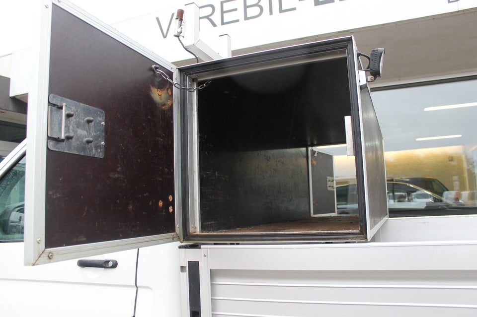 VW Transporter 2,0 TDi 110 Ladvogn kort