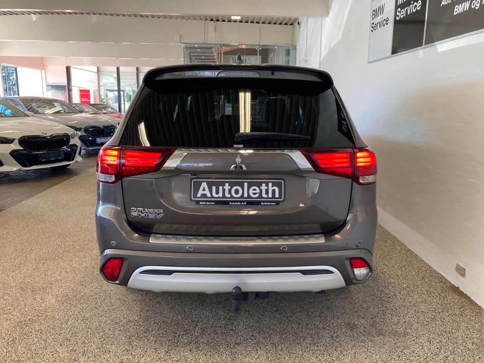 Mitsubishi Outlander 2,4 PHEV Instyle CVT 4WD 5d