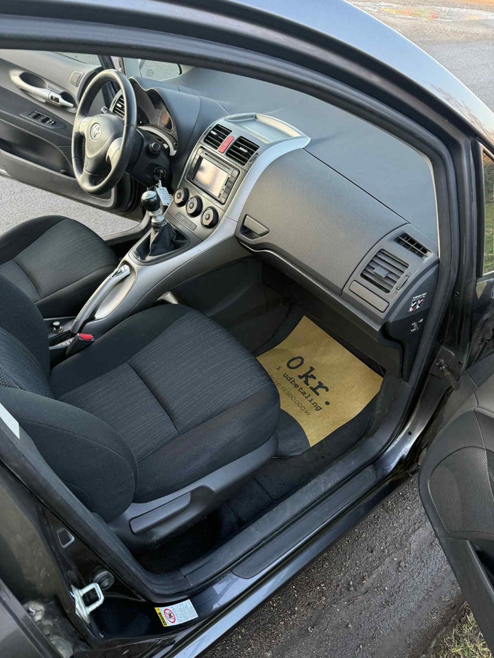 Toyota Auris 1,4 D-4D TX 5d