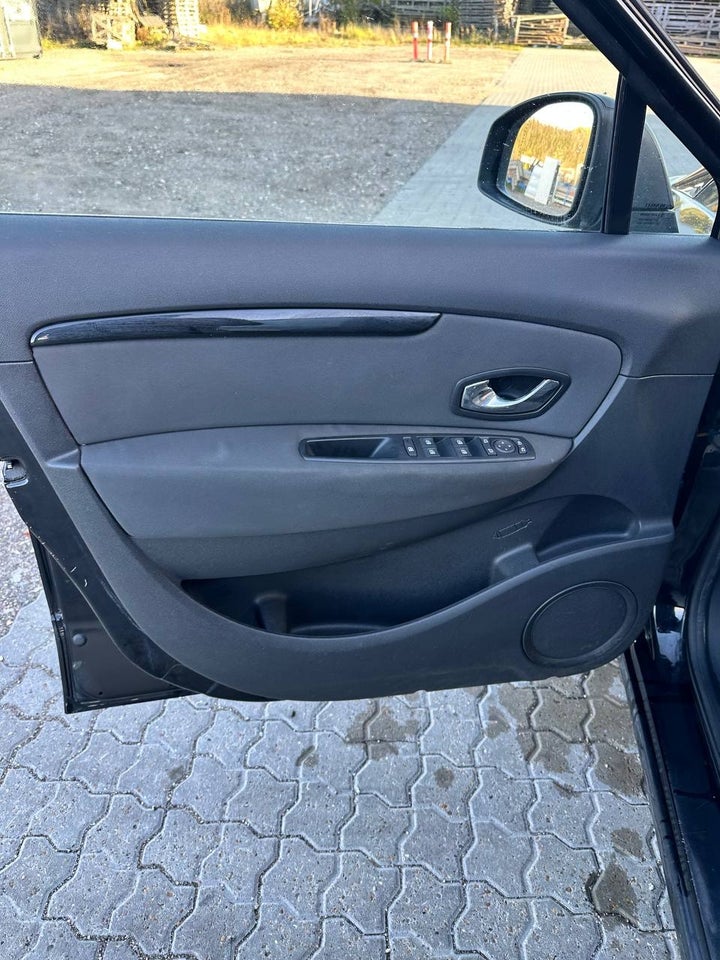 Renault Grand Scenic III 1,6 dCi 130 Dynamique 5d