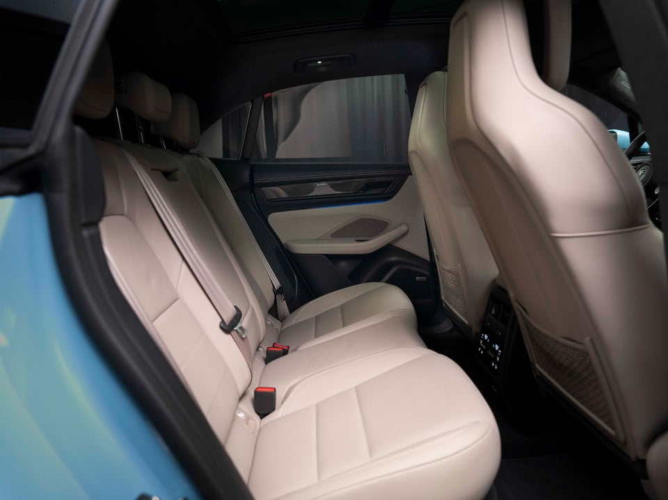 Porsche Macan Turbo 5d