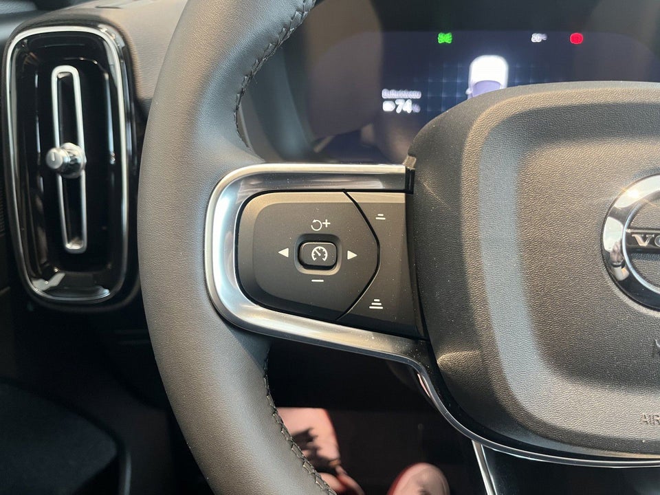 Volvo XC40 ReCharge Extended Range Plus 5d