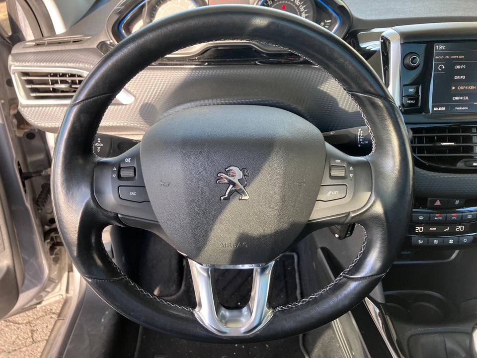 Peugeot 2008 1,2 e-THP 110 Selection Sky 5d