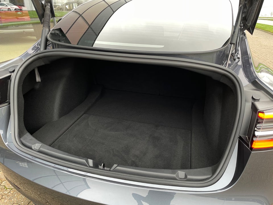 Tesla Model 3 Standard Range+ RWD 4d