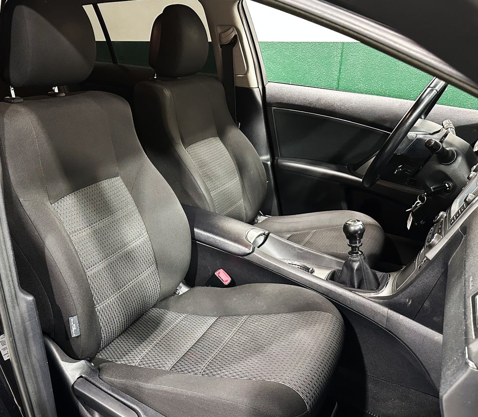 Toyota Avensis 2,0 D-4D T1 stc. 5d