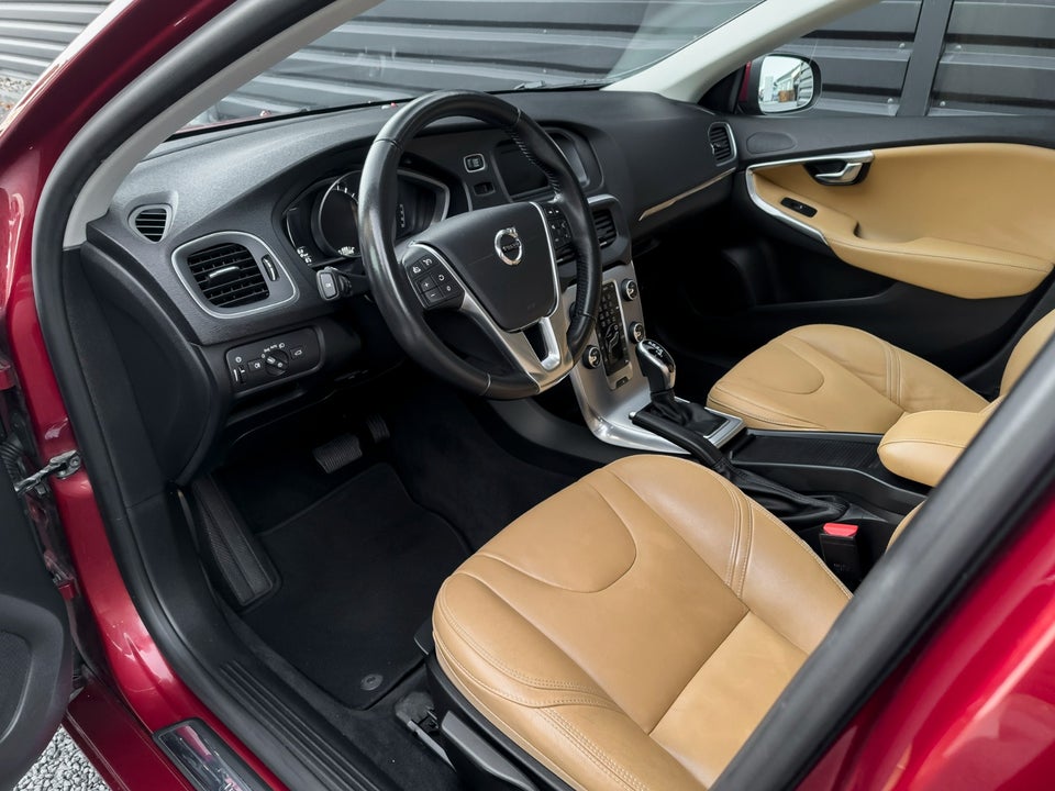 Volvo V40 1,5 T3 152 Inscription aut. 5d