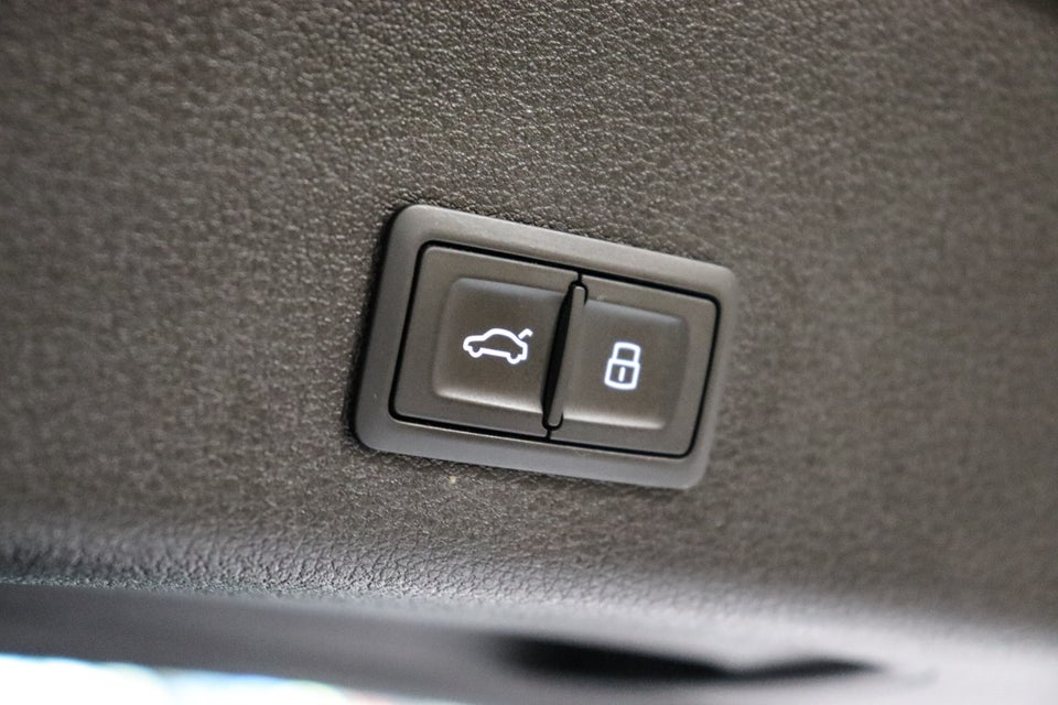 Audi e-tron 55 quattro 5d