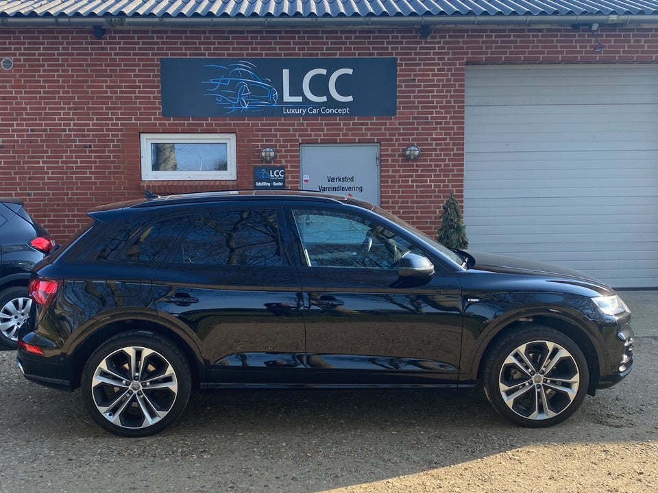 Audi Q5 40 TDi S-line quattro S-tr. 5d
