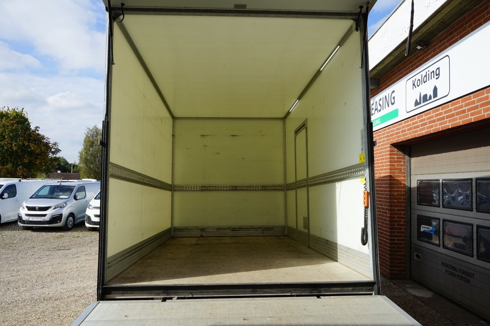 Iveco Daily 3,0 35S18 4100mm Box m/lift AG8