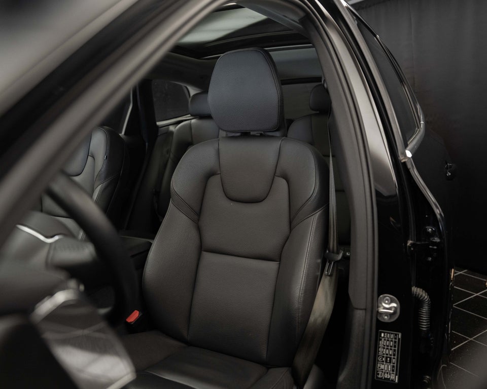 Volvo XC60 2,0 T6 ReCharge Inscription aut. AWD 5d