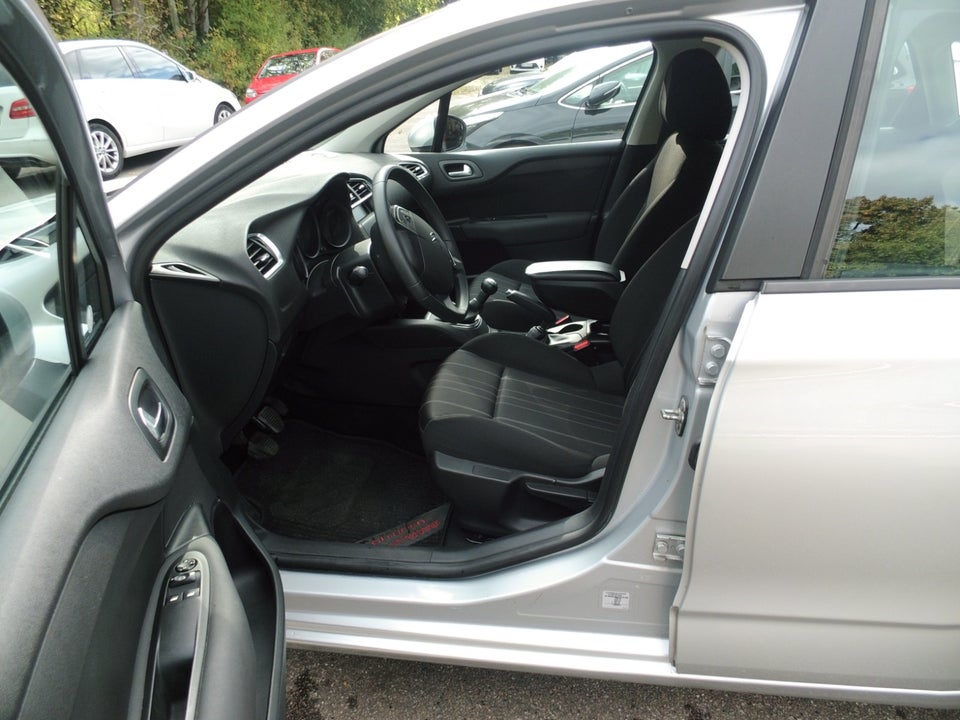 Citroën C4 1,6 VTi 120 Attraction 5d